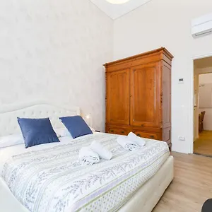  Apartment I Renai - Ponte Delle Grazie Modern Italy